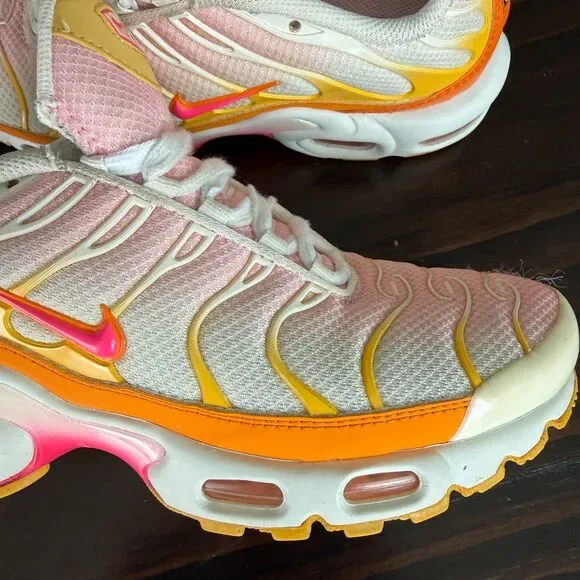 Size 7.5 -Nike Air Max Plus Hyper Pink Sail Orange Solar Flare DX2673-100 Women - Picture 2 of 13